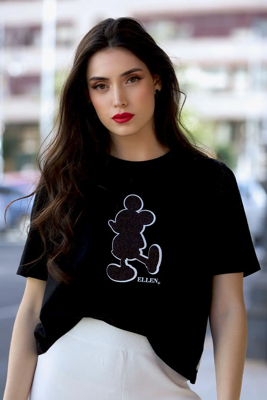Diseño Mouse sobre camiseta negra para mujer
