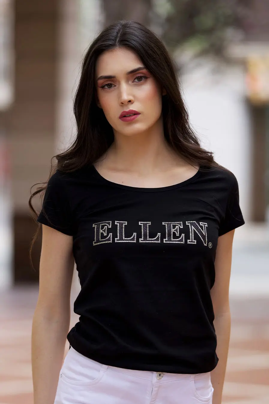 Diseño ELLEN sobre camiseta negra para mujer