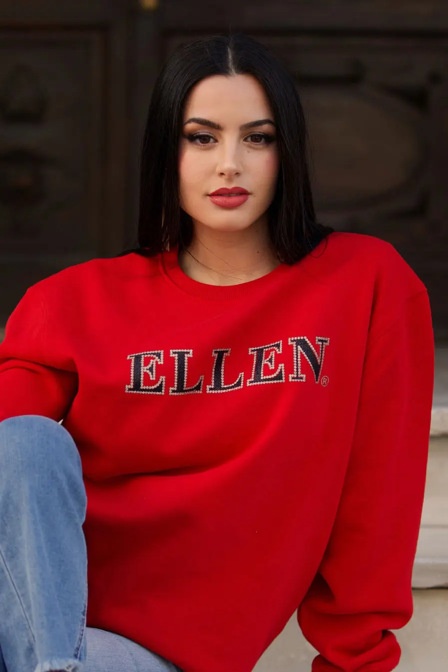 Diseño ELLEN sobre sudadera roja para mujer
